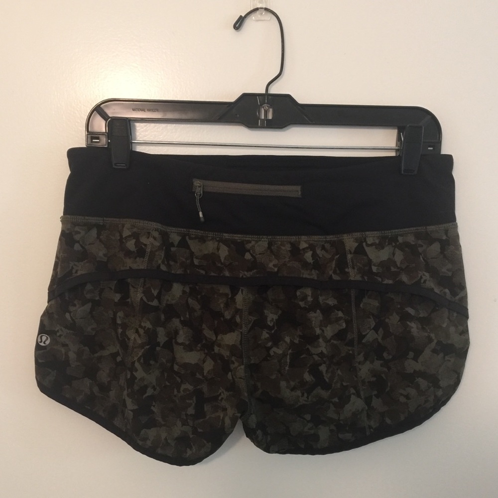 Lululemon Speed short, Mystic Jungle print, size 6